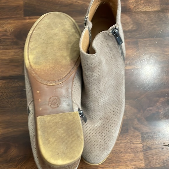 Size 10 Lucky Brand grey booties - Picture 3 of 3